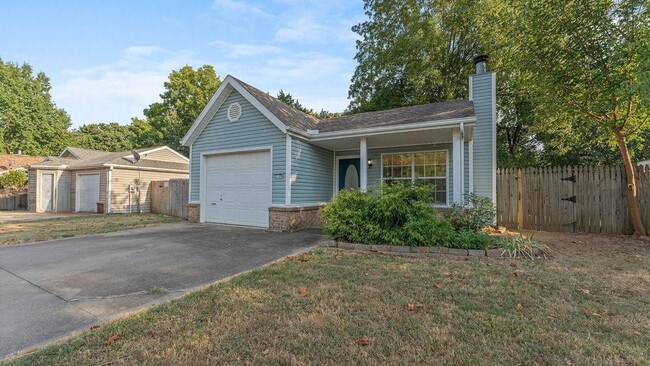 Building Photo - Cozy Fayetteville Home Near Trails & Dining