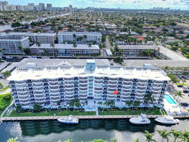 Building Photo - 3051 NE 48th St