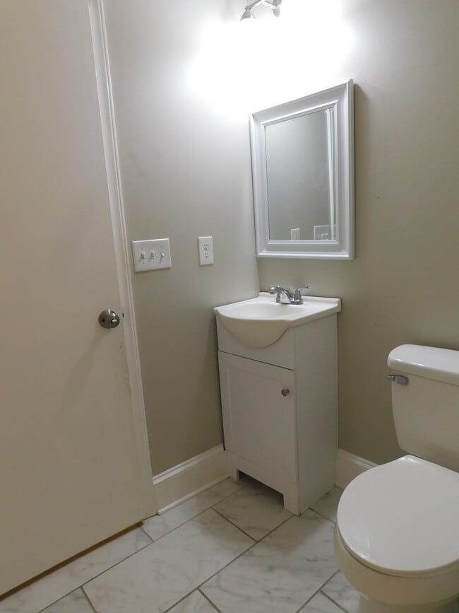 Building Photo - 411 Gray Dr