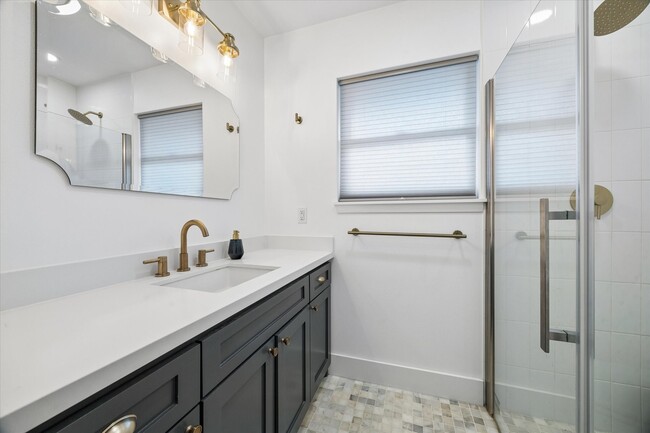 Building Photo - 5311 Hialeah Dr