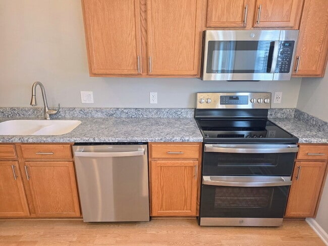 Building Photo - 4543 NE McDougal Ln