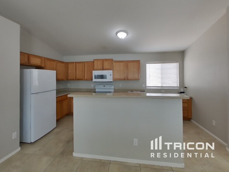 Building Photo - 8053 N 109th Ln