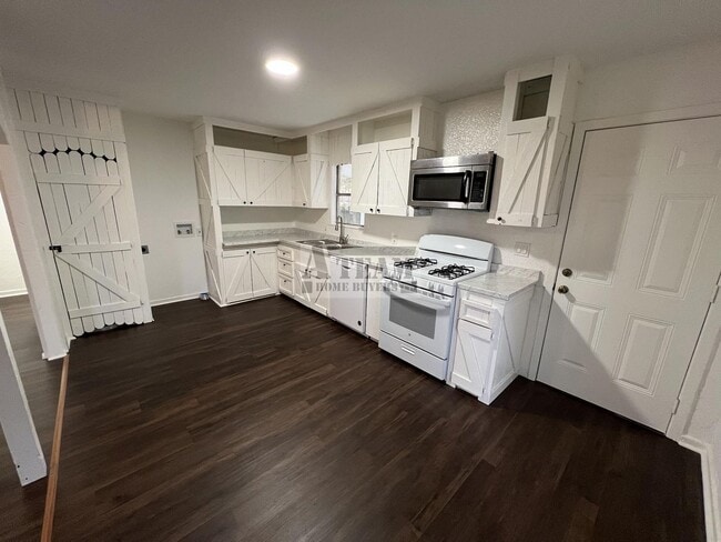 Building Photo - Renovated 2 Bed 1 Bath house for rent in Trinidad!