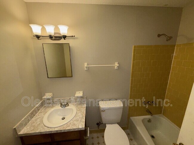 Building Photo - 2016 Cathedral Way