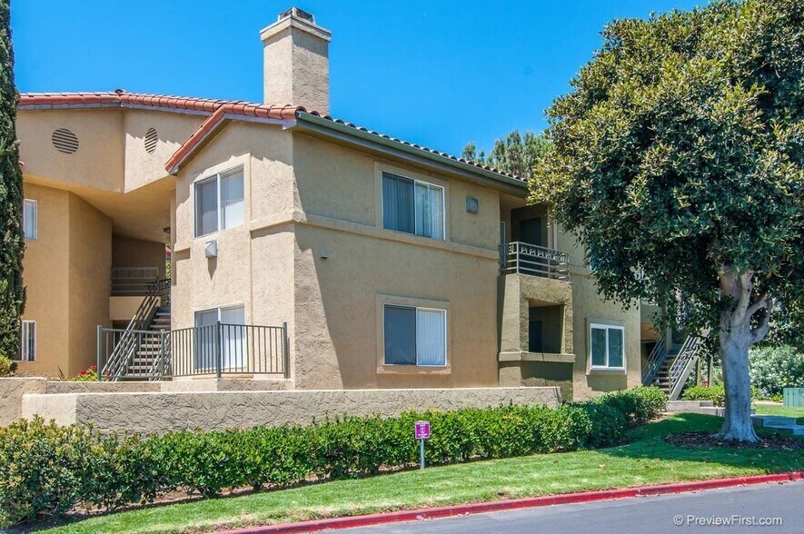 Building Photo - 7425 Charmant Dr
