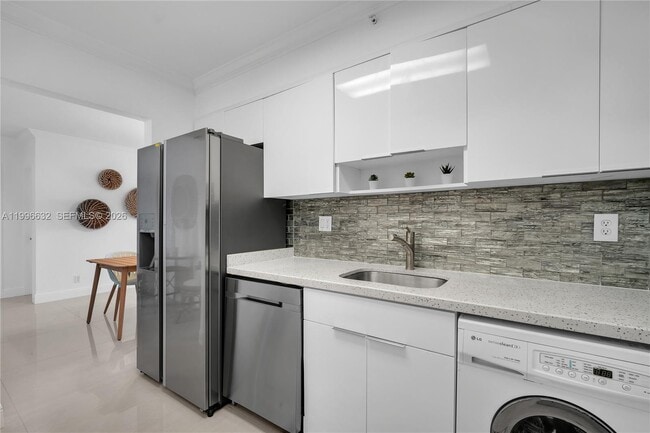 Building Photo - 2501 S Ocean Dr