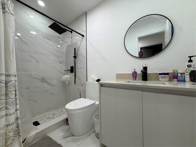 Building Photo - 2032 NE 167th St