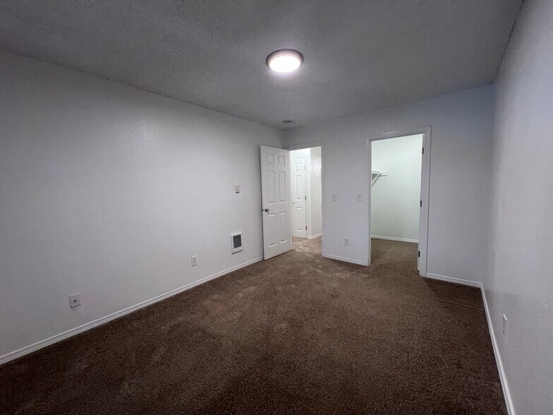 Building Photo - 17250 SW Heritage Ct