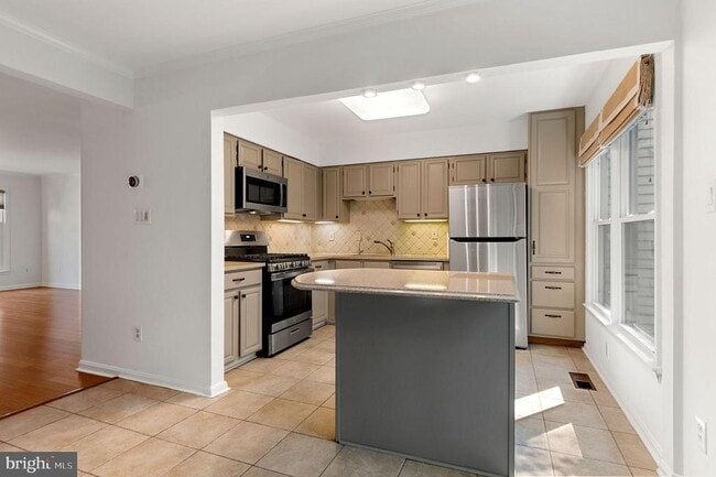 Building Photo - 10504 Pine Haven Terrace