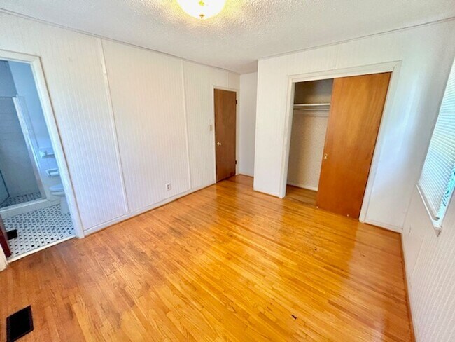 Building Photo - 1709 NW Morningside Dr