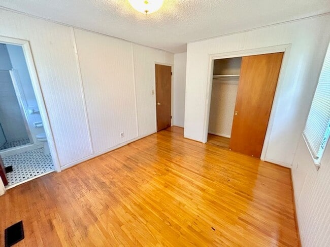 Building Photo - Available soon-6/9/26. Charming single-story home in the heart of Huntsville!
