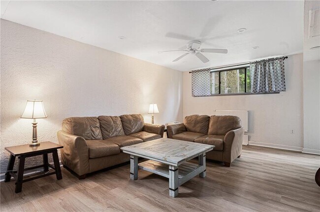 Building Photo - 401 Bellevue Ave
