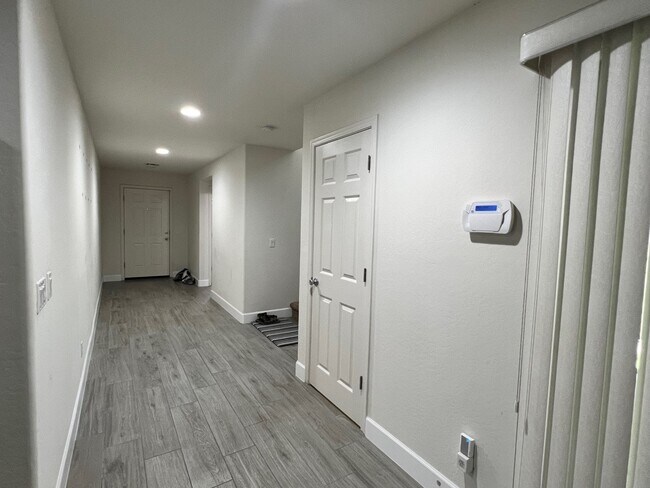 Building Photo - 2880 E Binner Dr