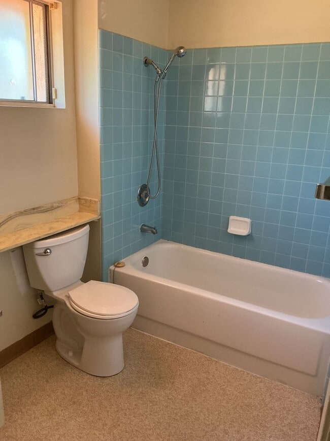 Building Photo - Townhome 3 bedroom 2 bath