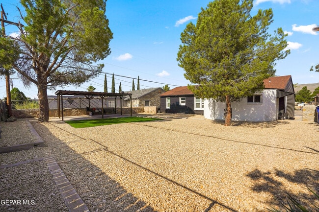 Building Photo - 614 Loretto Rd