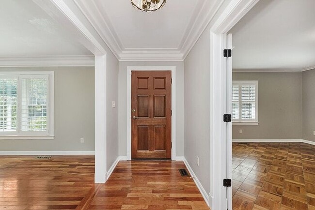 Building Photo - Elegant Updated Meridian-Kessler Home on E...