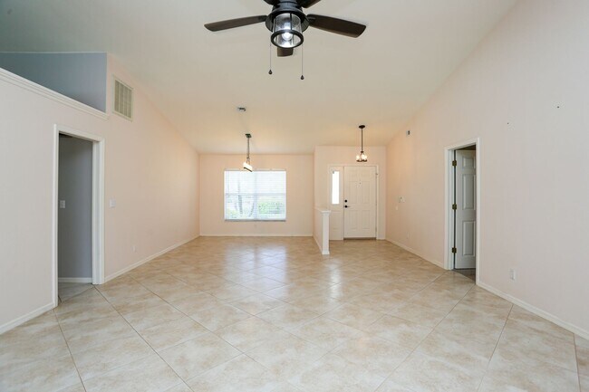 Building Photo - ** LELY COUNTRY CLUB UNFURNISHED 3 BEDROOM...