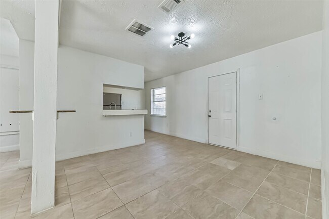 Building Photo - 11411 Murr Way