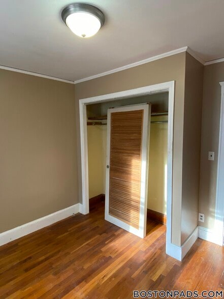 Building Photo - 2 Goldsmith Ave