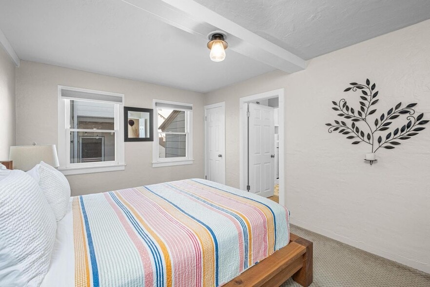 Building Photo - 63 9th Ct