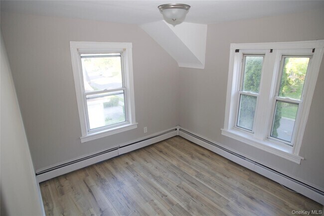 Building Photo - 35 S Lawn Ave