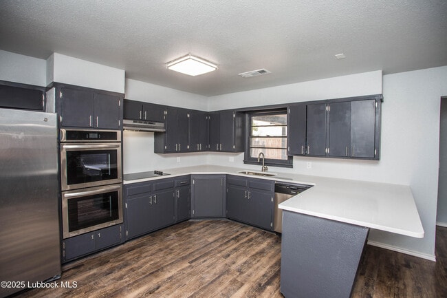Primary Photo - 6803 Avenue W