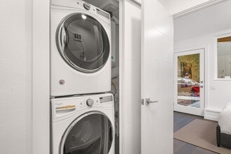 Building Photo - Stylish, Bright and Efficient 2 bed 1.75 Bath Townhome. Walk to U-Village!