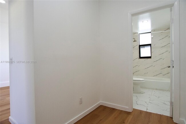 Building Photo - 337 SW 5th Ave