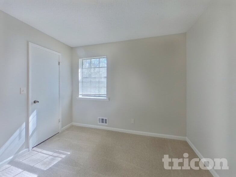 Building Photo - 4807 Alpine Dr SW