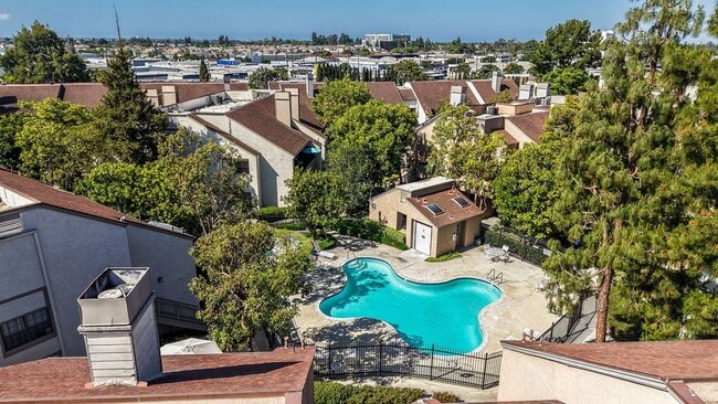 Building Photo - Remodeled, ground level, 1 bedroom, 1 bath condo in Lakeside Garden Grove Community