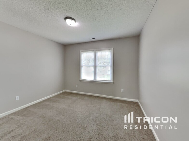 Building Photo - 561 Yellow Berry Run
