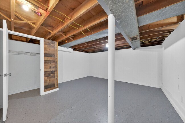Building Photo - 5638 Helen Ave