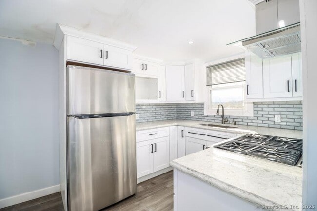 Building Photo - 15 Minerva St