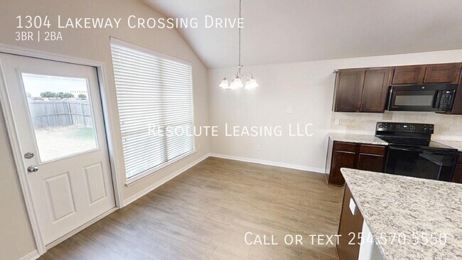 Building Photo - 1304 Lakeway Crossing Dr