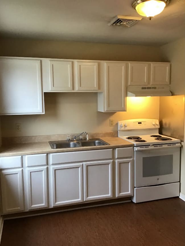 Building Photo - 533-543 Hollywell Ave