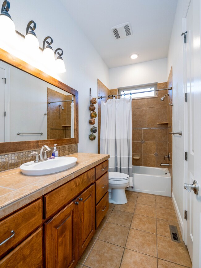 Building Photo - 972 Hawkshead St