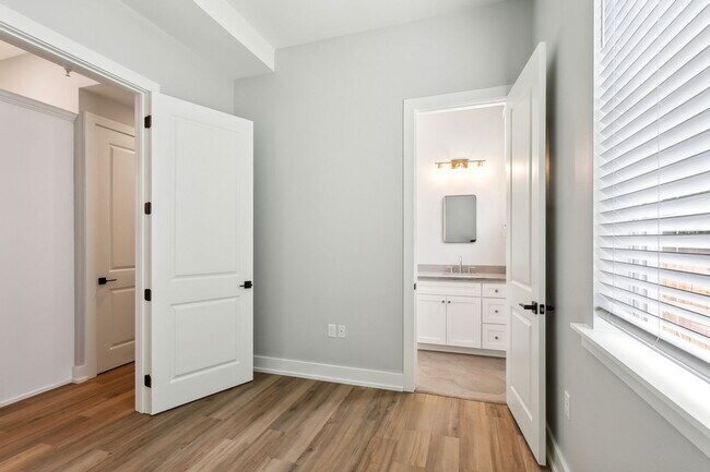 Building Photo - Recent Construction Apartment!!