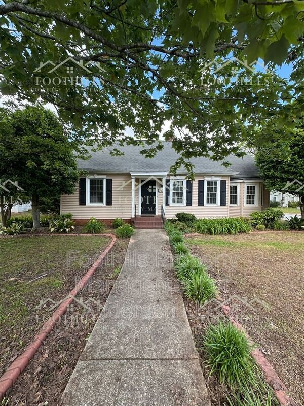 Building Photo - 220 Moultrie Square