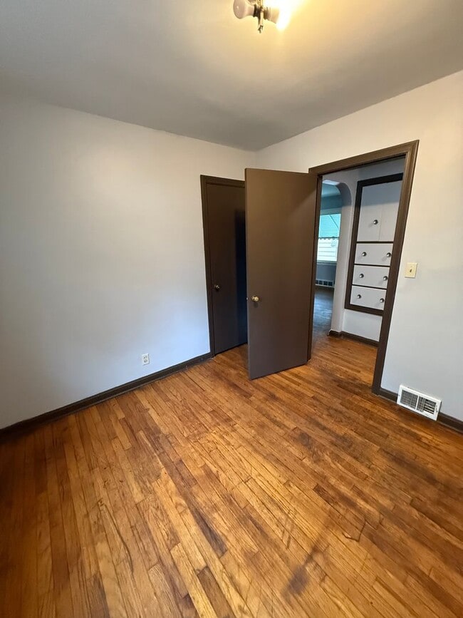 Building Photo - SECTION 8 AND EDEN ACCEPTED!! Newly Renovated 3 Br Home!!