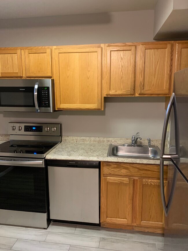 Kitchen appliances - 121 New York Ave NW