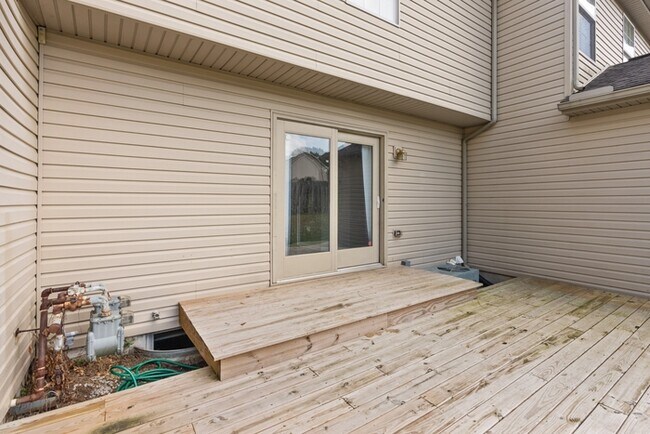 Building Photo - 188 Sara Ln