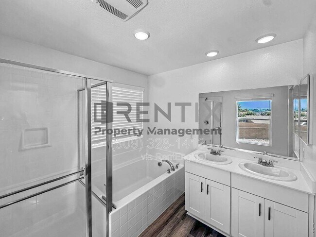 Building Photo - 15739 Yosemite St