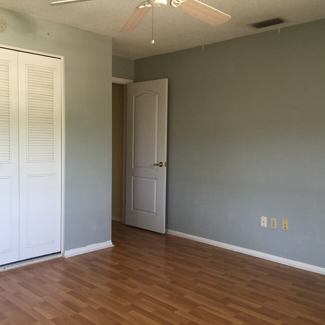 Building Photo - 1301 Cara Dr