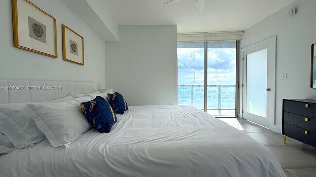 Building Photo - 465 Brickell Ave