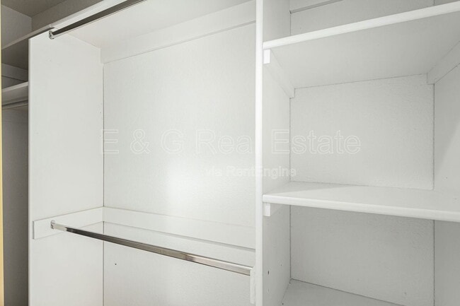 Building Photo - 1905 E University Dr