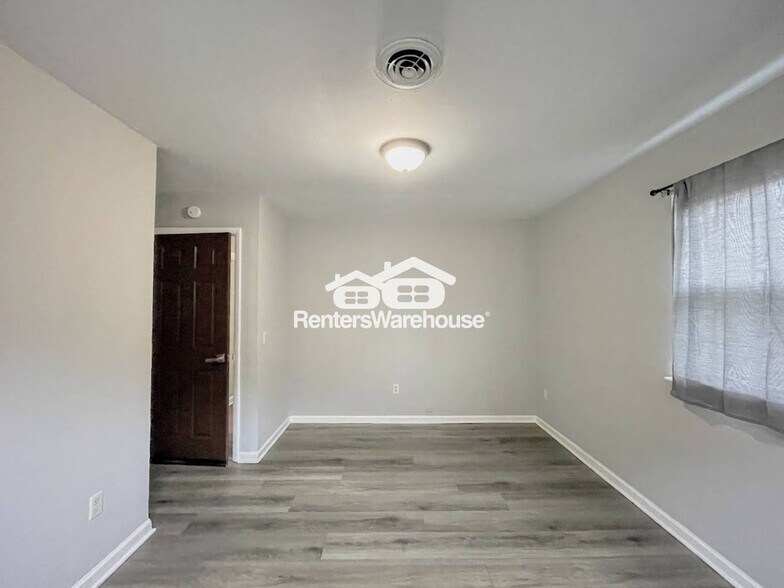 Building Photo - 1121 Elliott St