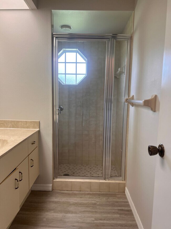 Building Photo - 3BD/2BA