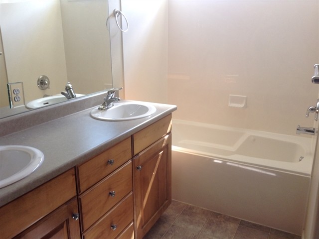 Building Photo - 10526 Doral Dr
