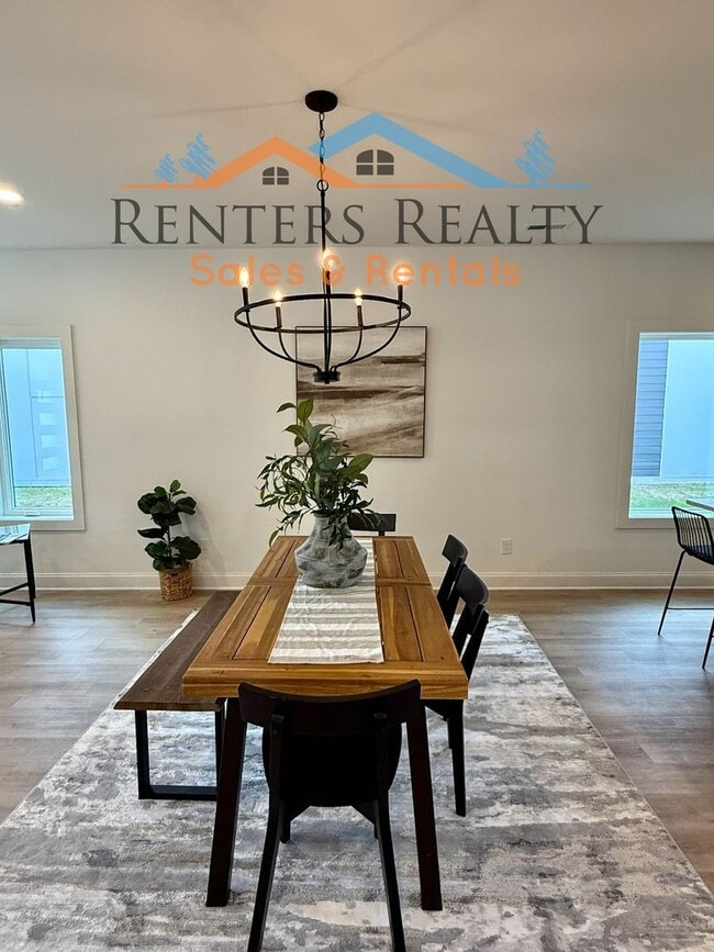 Building Photo - Stunning 2 Bedroom with Courtyard