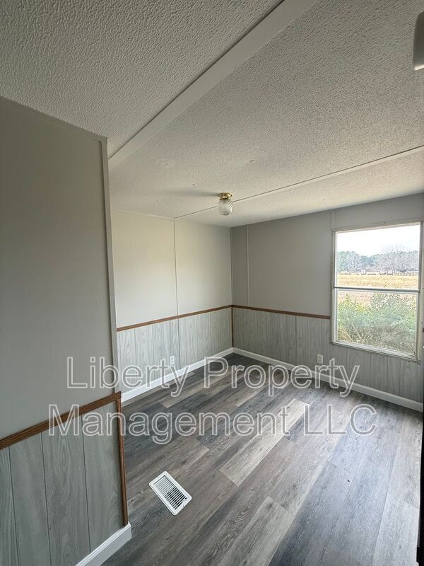 Building Photo - 1019 John Godfrey Rd